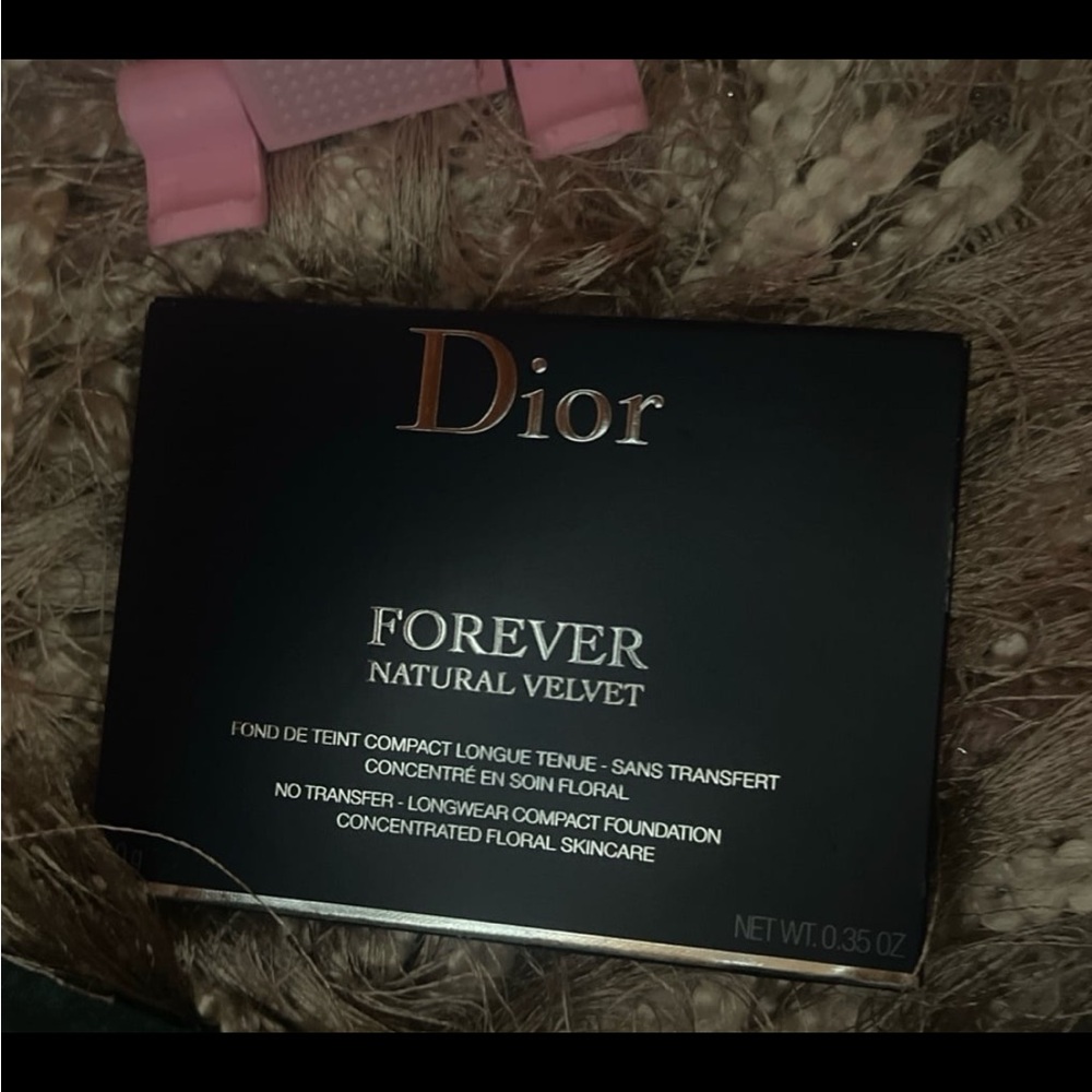 Dior Compact Powder in Cream - Picture 2 of 3